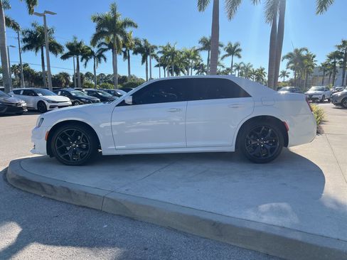 Used 2022 Chrysler 300 Touring L w/ Popular Equipment Group image 6