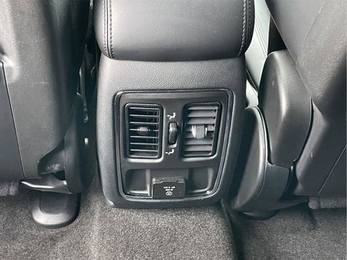 Used 2022 Jeep Grand Cherokee Laredo X image 18