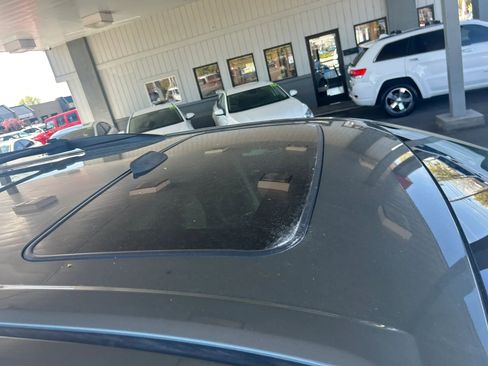 Used 2014 Toyota Sienna Limited w/ Limited Premium Package image 5