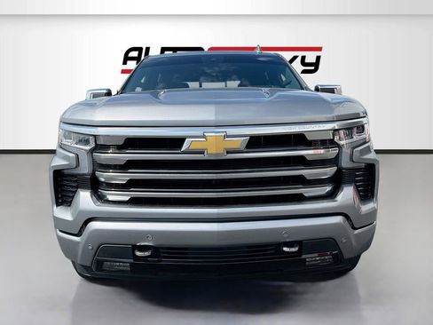 Used 2025 Chevrolet Silverado 1500 High Country AWD/4WD image 2