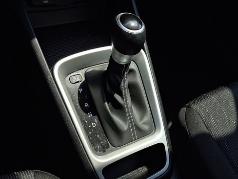 New 2025 Hyundai Venue SE image 17