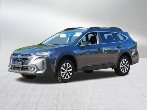 Used 2024 Subaru Outback Premium AWD/4WD image 3