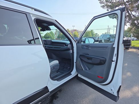 Certified 2024 Kia EV9 GT-Line AWD/4WD image 31