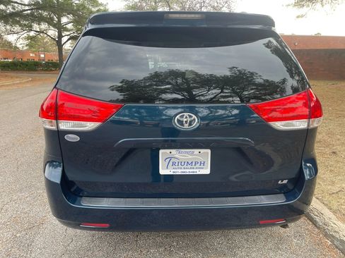 Used 2012 Toyota Sienna LE image 4