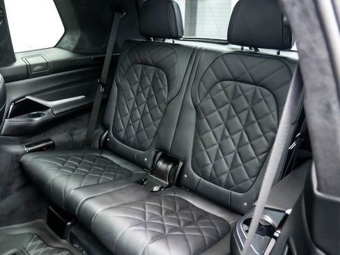 Certified 2025 BMW X7 xDrive40i w/ Executive Package image 28