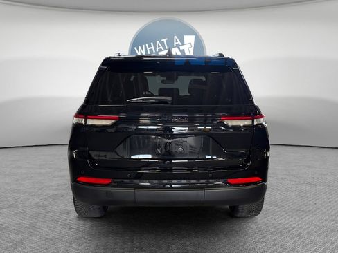 Used 2023 Jeep Grand Cherokee Altitude AWD/4WD image 5