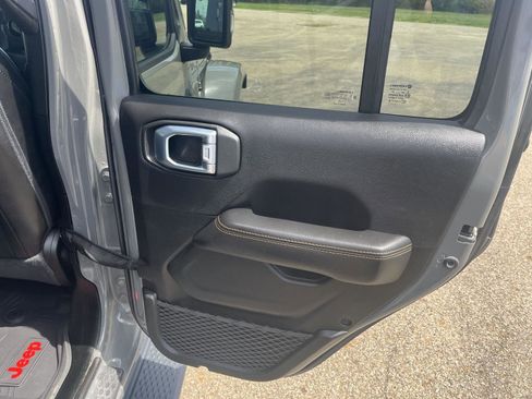 Used 2022 Jeep Gladiator Overland AWD/4WD image 38