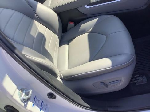 Used 2021 Toyota Highlander XLE image 19