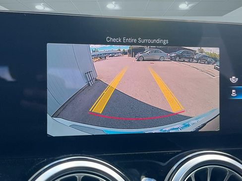 Used 2023 Mercedes-Benz GLB 250 image 18
