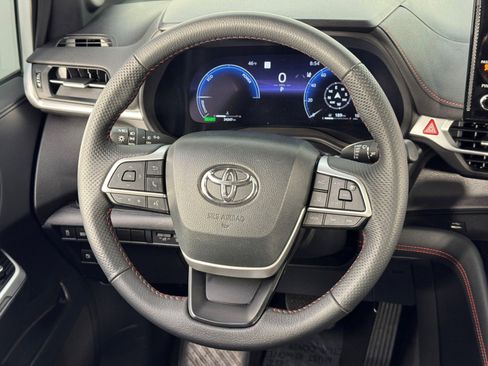 Used 2025 Toyota Sienna XSE w/ XSE Plus Package image 19