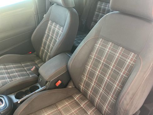 Used 2011 Volkswagen Golf 2-Door image 16