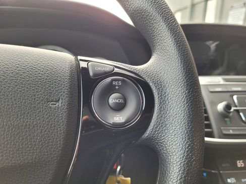 Used 2017 Honda Accord LX image 19