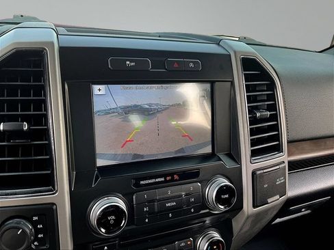 Used 2017 Ford F150 Lariat w/ Equipment Group 502A Luxury AWD/4WD image 17