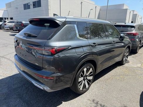 Used 2025 Mitsubishi Outlander SEL FWD image 4