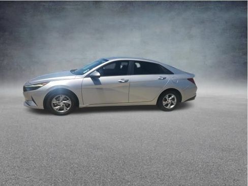 Used 2022 Hyundai Elantra SE FWD image 8