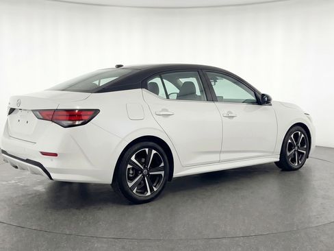 Used 2025 Nissan Sentra SV FWD image 9