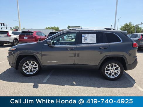 Used 2016 Jeep Cherokee Latitude AWD/4WD image 11
