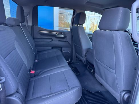 Used 2023 Chevrolet Silverado 1500 LT AWD/4WD image 5