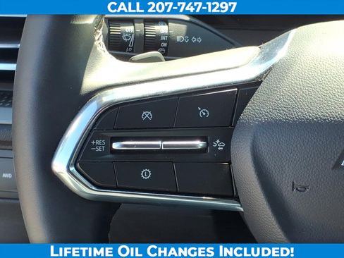 Used 2025 Chevrolet Traverse LT image 17