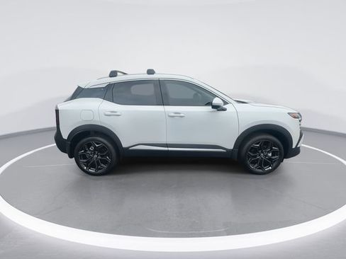 New 2025 Nissan Kicks SR image 9