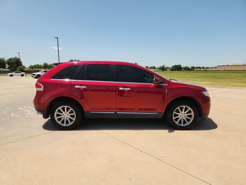 Used 2013 Lincoln MKX AWD image 7