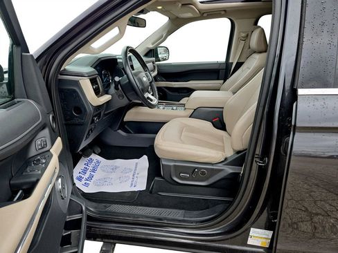 Used 2024 Ford Expedition Limited image 29