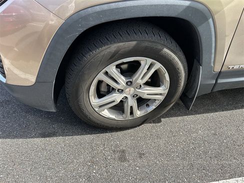 Used 2018 GMC Terrain SLE w/ Driver Convenience Package image 5