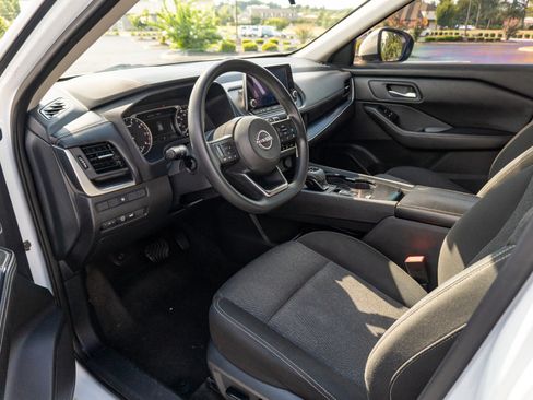 Used 2024 Nissan Rogue SV FWD image 10