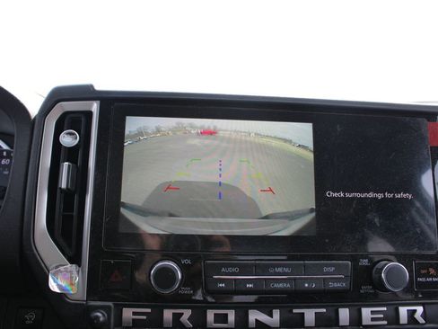 Used 2025 Nissan Frontier SV image 33