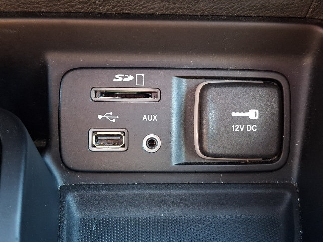 Used 2015 Jeep Cherokee Latitude AWD/4WD image 19