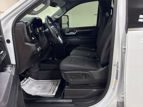 Used 2025 GMC Sierra 2500 SLE w/ SLE Value Package; AWD/4WD image 11