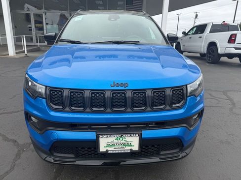 Used 2023 Jeep Compass Latitude AWD/4WD image 2