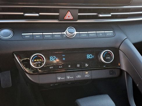 Used 2024 Hyundai Elantra SEL image 15