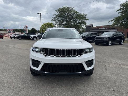 Used 2023 Jeep Grand Cherokee Laredo image 9