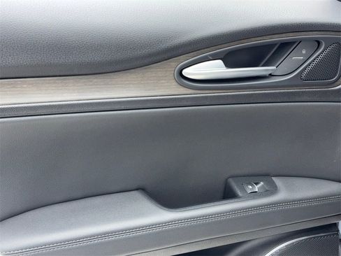 Used 2022 Alfa Romeo Stelvio Ti image 30