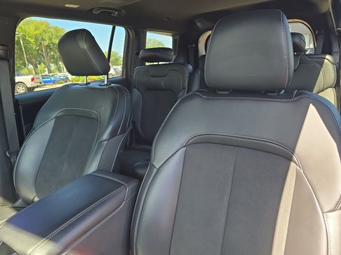 Used 2025 Jeep Grand Cherokee L Altitude RWD image 23