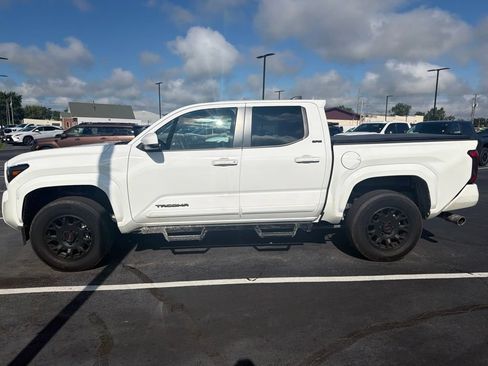 Used 2025 Toyota Tacoma SR5 AWD/4WD image 2