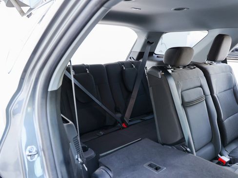 Used 2023 Ford Explorer XLT image 44