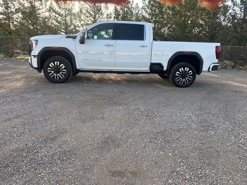 Used 2024 GMC Sierra 2500 Denali Ultimate AWD/4WD image 3