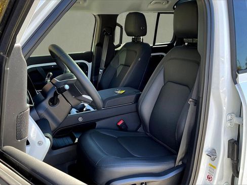 Used 2025 Land Rover Defender 110 S image 21