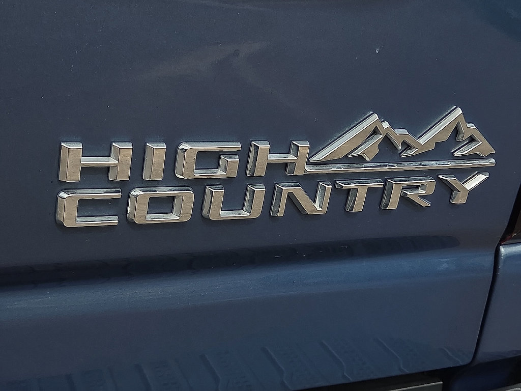 Used 2025 Chevrolet Silverado 2500 High Country w/ Technology Package AWD/4WD image 7