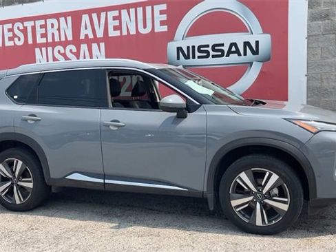 Used 2022 Nissan Rogue SL w/ SL Premium Package image 3