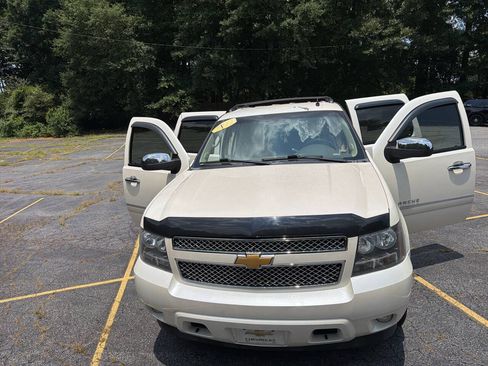 Used 2012 Chevrolet Avalanche LTZ RWD image 28