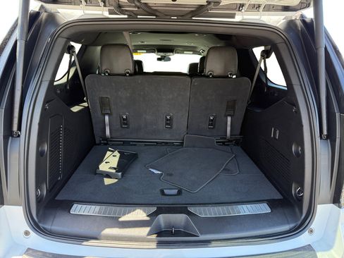 Used 2025 Chevrolet Suburban Z71 AWD/4WD image 17