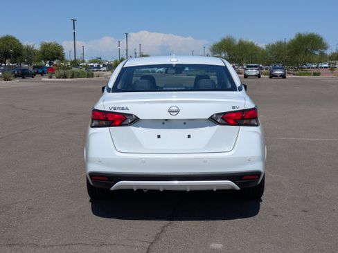 Used 2024 Nissan Versa SV FWD image 4