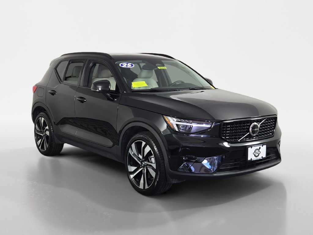 Certified 2025 Volvo XC40 B5 Ultra AWD/4WD image 29