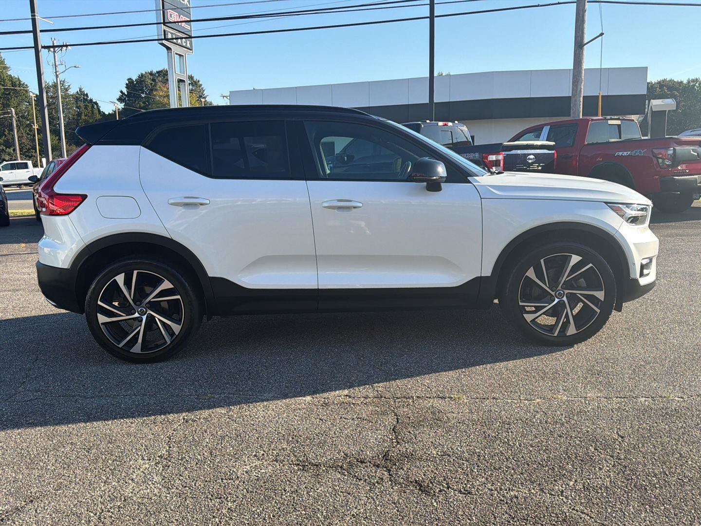 Used 2019 Volvo XC40 T4 R-Design FWD image 13