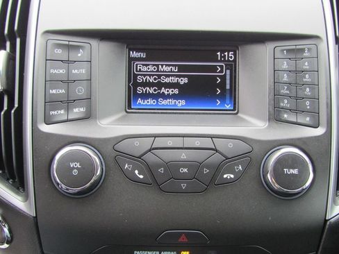 Used 2018 Ford Edge SE image 25