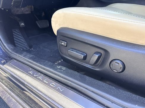 Used 2017 Toyota Avalon Limited w/ Carpet Mat Package FWD image 16