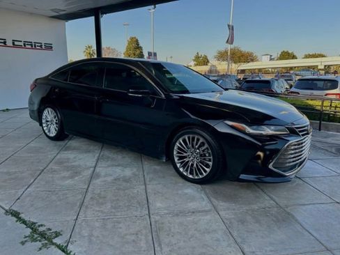 Used 2020 Toyota Avalon Limited image 5